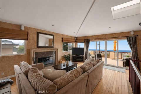Photo of 817 Monterey Boulevard, Hermosa Beach, CA 90254 (MLS # SB26114013)