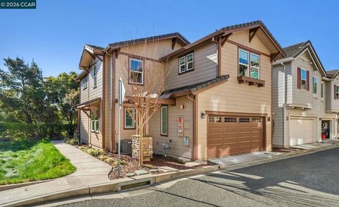 Photo of 15 Hazel Tree Ridge Rdg, Orinda, CA 94563 (MLS # 41126630)