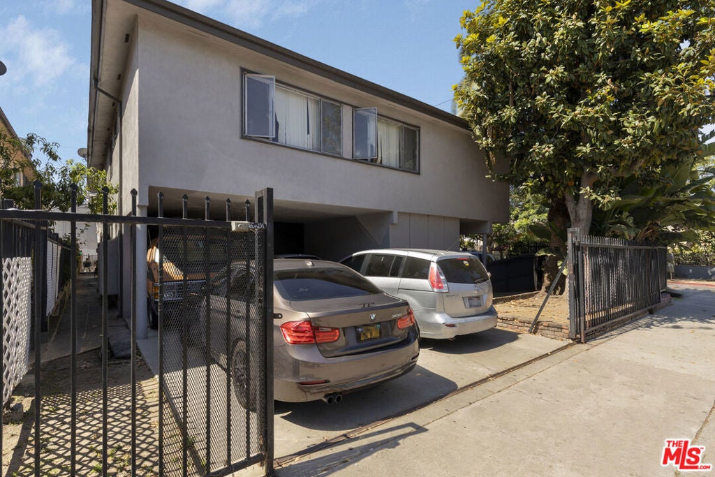 1014 N El Centro Avenue