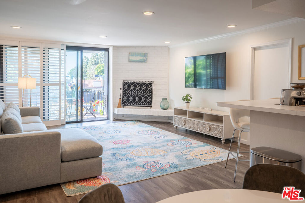 8145 Redlands Street 205
