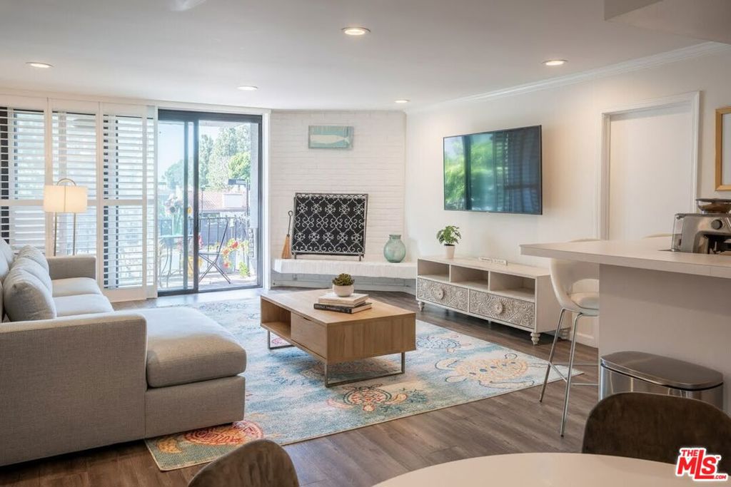 8145 Redlands Street 205