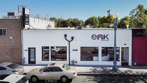 Photo of 10618 Magnolia Boulevard, North Hollywood, CA 91601 (MLS # SR25105343) Photo of 10618 Magnolia Boulevard, North Hollywood, CA 91601 (MLS # SR25105343)