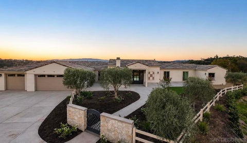 Photo of 3240 Via Del Cielo, Fallbrook, CA 92028 (MLS # 260021468SD)