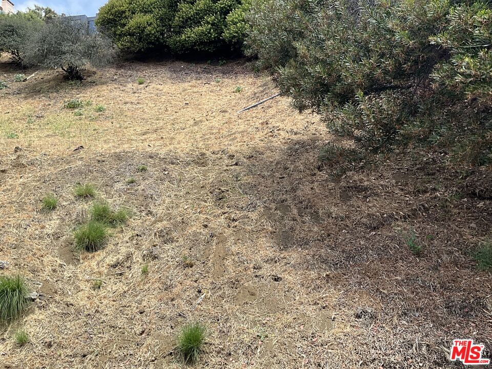 2734 La Cuesta Drive