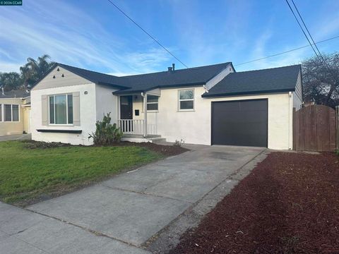 Photo of 15090 Edgemoor St St, San Leandro, CA 94579 (MLS # 41127240)