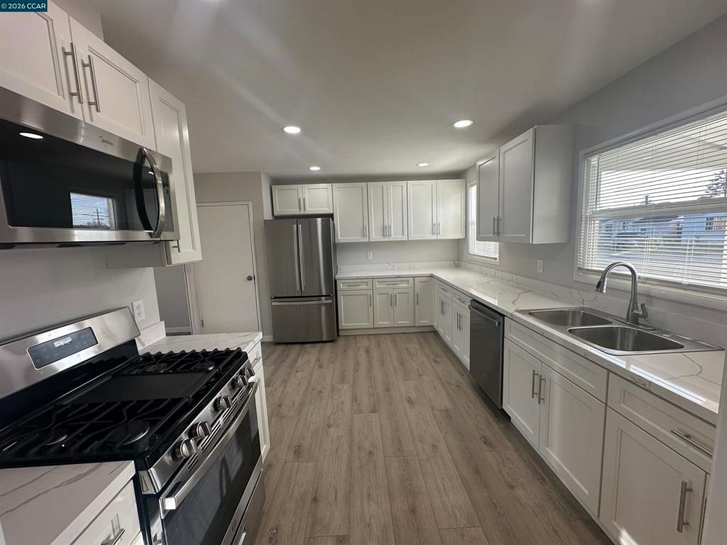 Photo of 15090 Edgemoor St St, San Leandro, CA 94579 (MLS # 41127240)