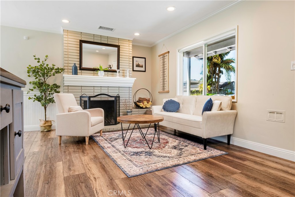 2270 Senasac Ave.