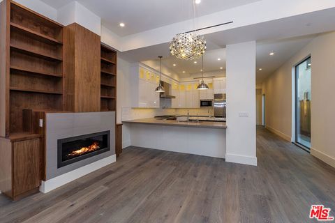 Photo of 1612 S Wooster Street, Los Angeles, CA 90035 (MLS # 25609887)