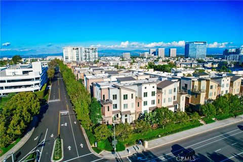 87 Waldorf Irvine CA 92612