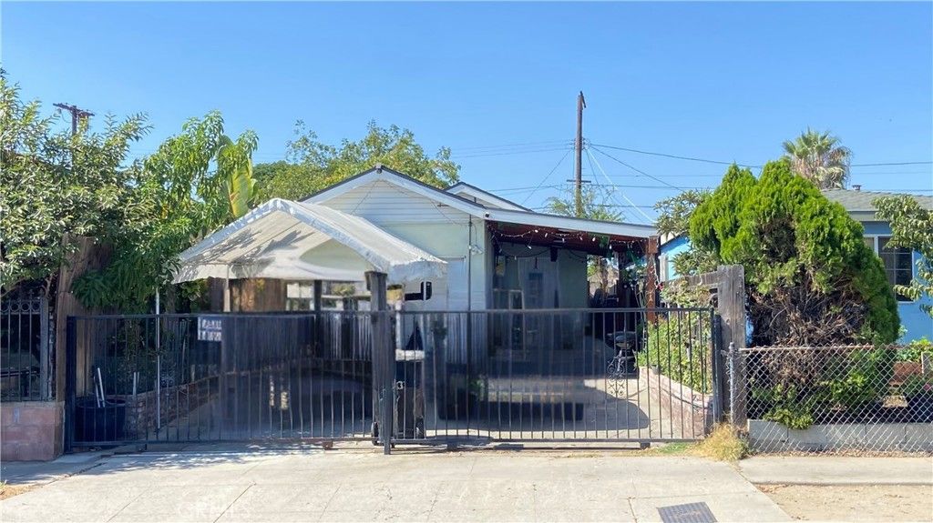 Photo of 13059 Pierce Street, Pacoima, CA 91331 (MLS # SR25216418)