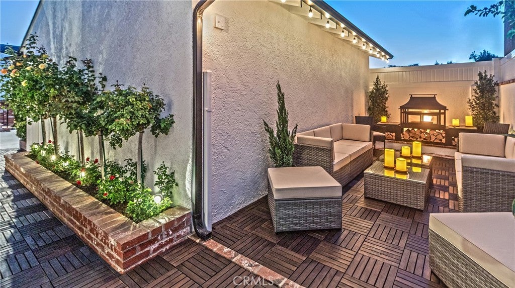 220 S Reese Place