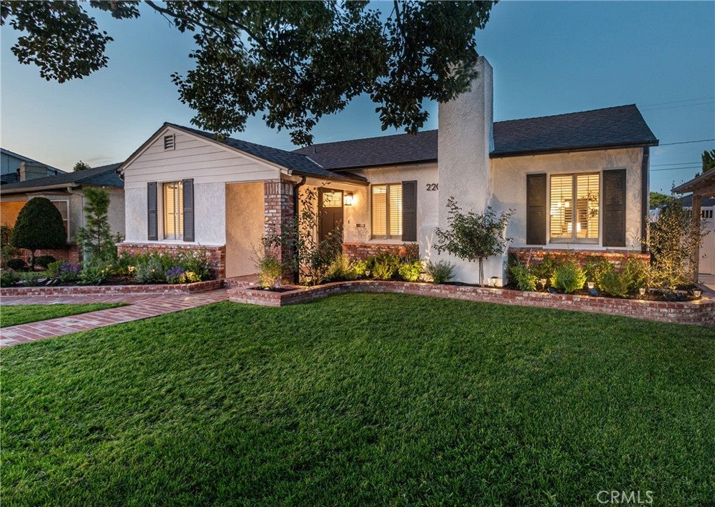 220 S Reese Place