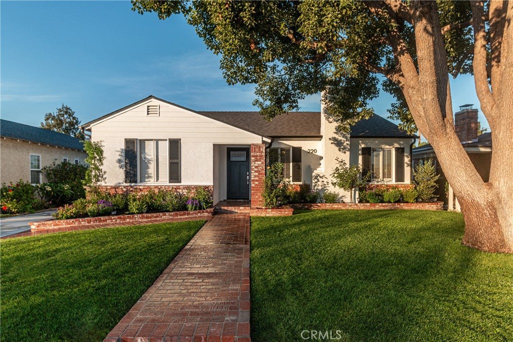 220 S Reese Place
