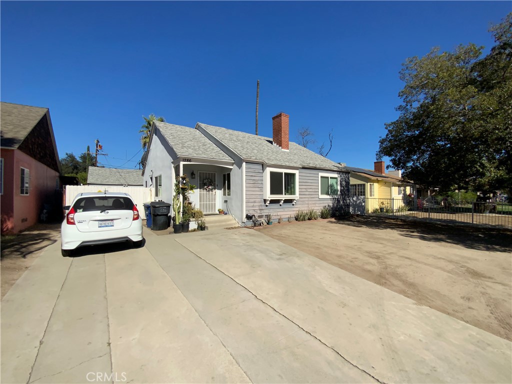 Main image without alt text