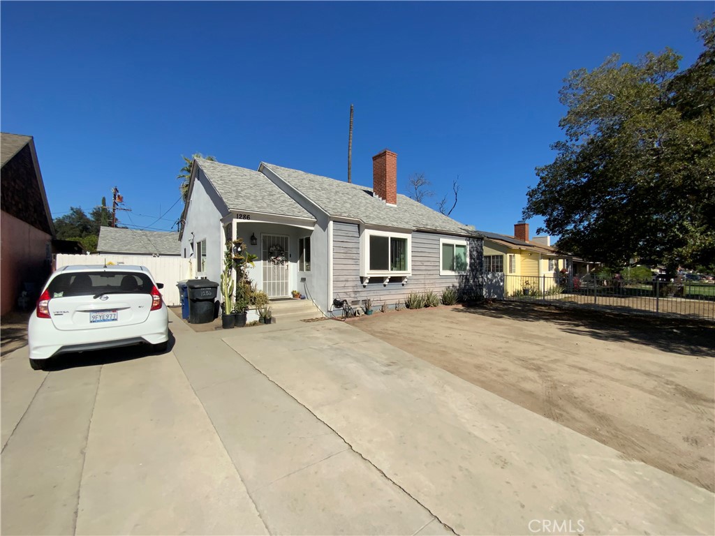 Main image without alt text