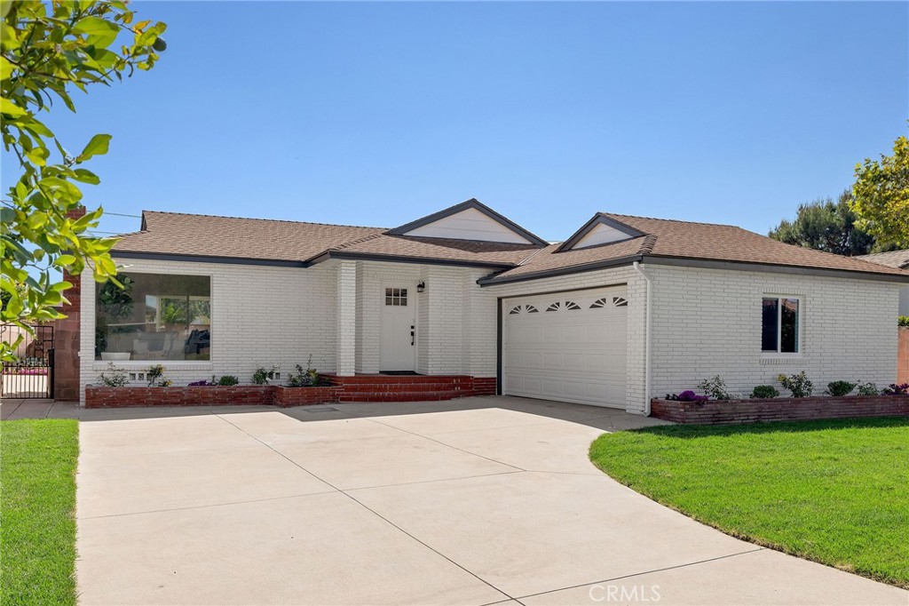 Welcome to 7214 Finevale Drive, a stunningly renovated 3-bedroom, 2-bathroom home nestled in a quiet cul-de-sac in the heart of Downey. With 1,286 square feet of stylish living space, this turn-key property perfectly blends comfort, function, and modern design.
Step inside to discover a bright and airy open-concept layout featuring brand-new finishes throughout. The fully updated kitchen boasts sleek cabinetry, quartz countertops, and stainless steel appliances—ideal for both everyday living and entertaining. The spacious living and dining areas flow effortlessly, offering ample space for relaxing or hosting guests.
Both bathrooms have been tastefully upgraded with contemporary fixtures and designer tile work, while all three bedrooms provide generous closet space and fresh finishes.
Outside, enjoy the privacy of a cul-de-sac location with a large yard perfect for outdoor gatherings, gardening, or creating your own backyard oasis.
Located close to schools, parks, shopping, and major freeways, this home offers the perfect blend of convenience and tranquility.
Don’t miss your chance to own this beautifully updated gem in one of Downey’s most desirable neighborhoods.