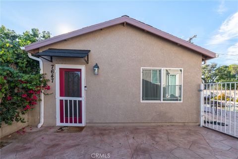 Photo of 7647 Amestoy Avenue, Van Nuys, CA 91406 (MLS # GD26059485)
