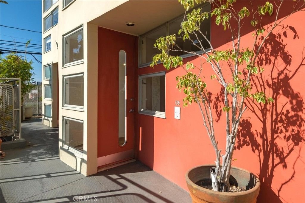 Photo of 821 Bay St St #C5, Santa Monica, CA 90405 (MLS # SB26019619)