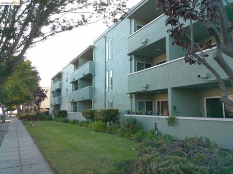 Photo of 325 Kitty Hawk Rd Rd #304, Alameda, CA 94501 (MLS # 41150581)
