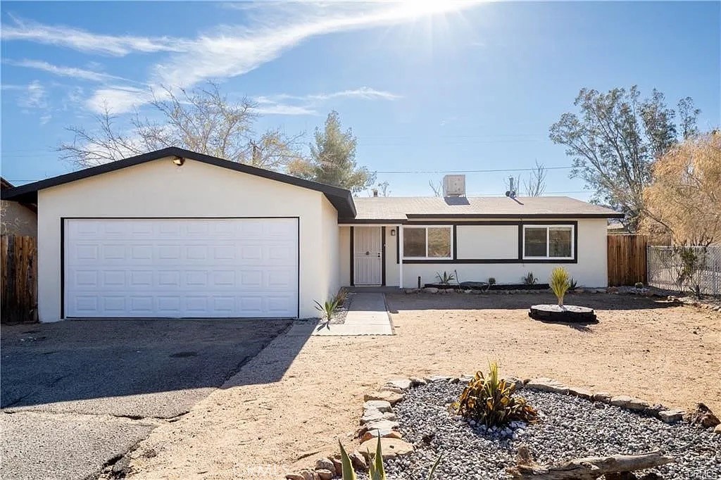 Completely remolded and Fully furnished Airbnb! house has two bedrooms and one bathroom with a one car garage and beautiful views.