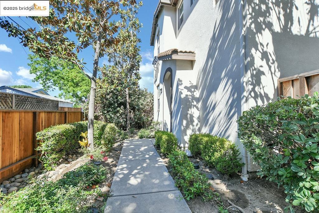 1619 Centennial Dr