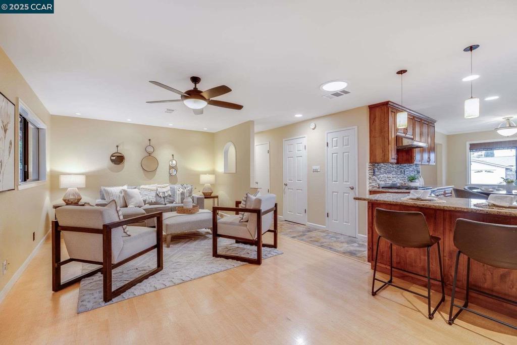 CLAY. VLY HIGHL. - Residential