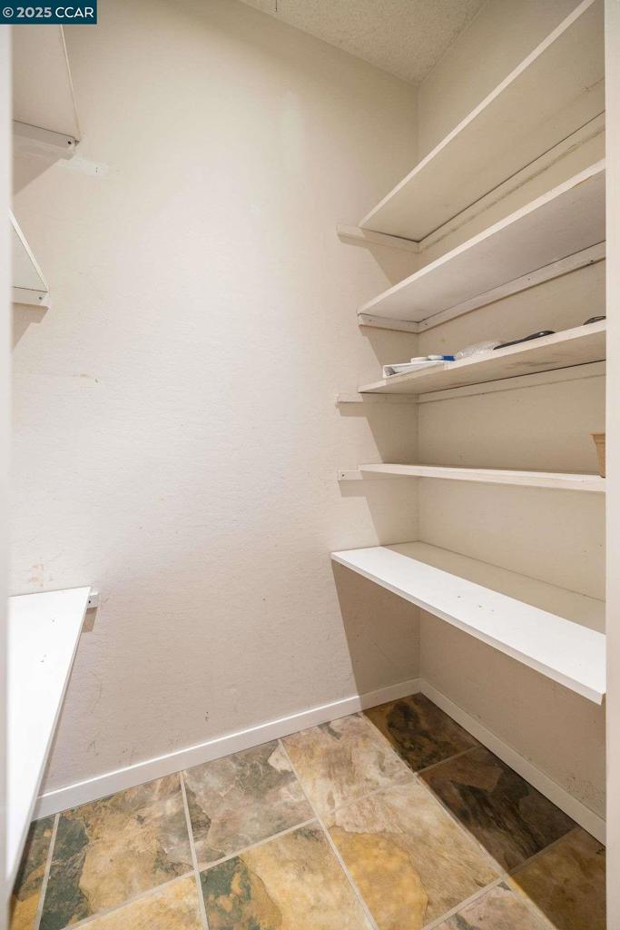 CLAY. VLY HIGHL. - Residential