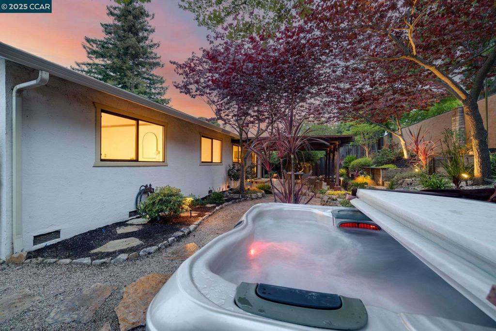 CLAY. VLY HIGHL. - Residential