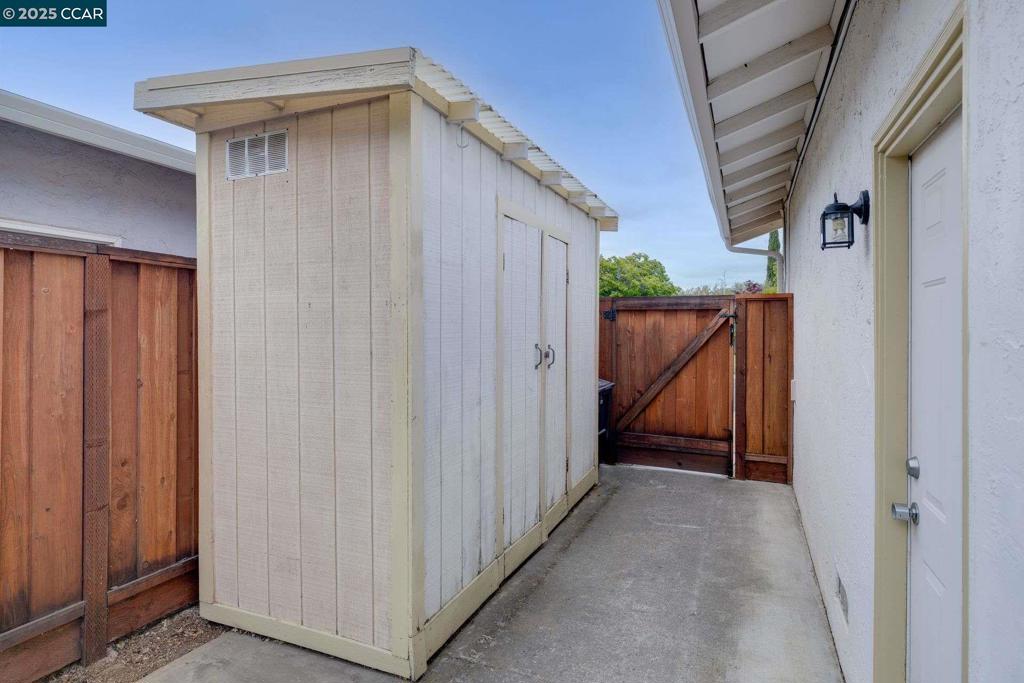 CLAY. VLY HIGHL. - Residential