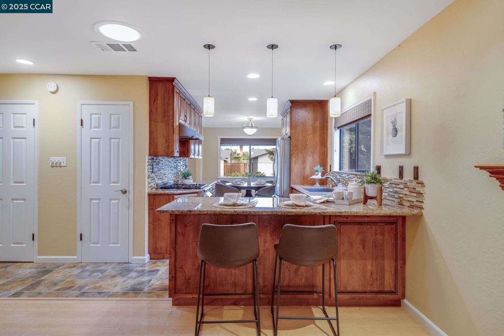 CLAY. VLY HIGHL. - Residential