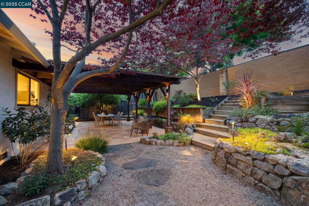 CLAY. VLY HIGHL. - Residential