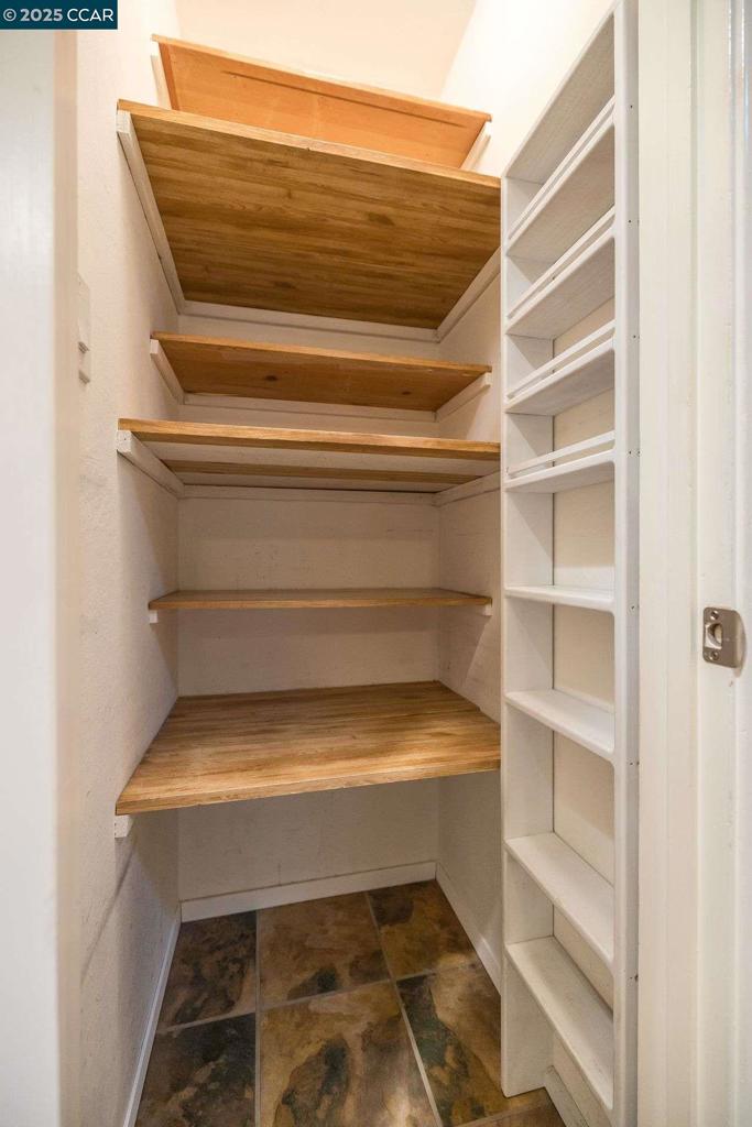 CLAY. VLY HIGHL. - Residential