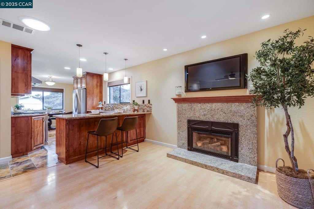 CLAY. VLY HIGHL. - Residential