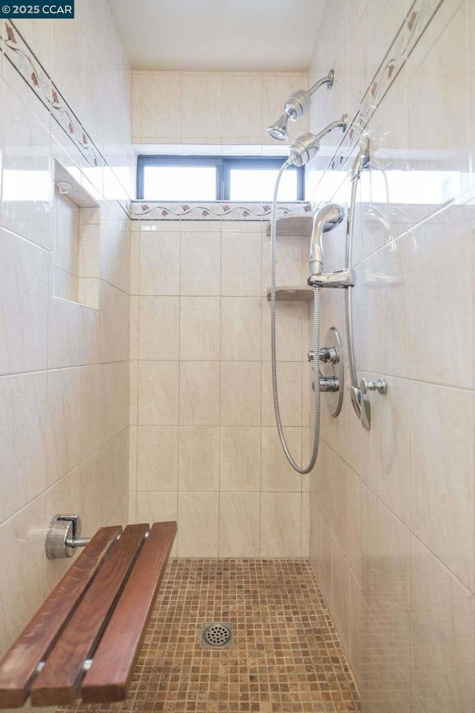 CLAY. VLY HIGHL. - Residential