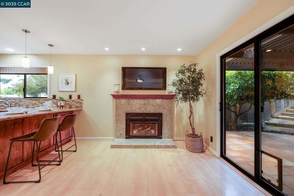 CLAY. VLY HIGHL. - Residential