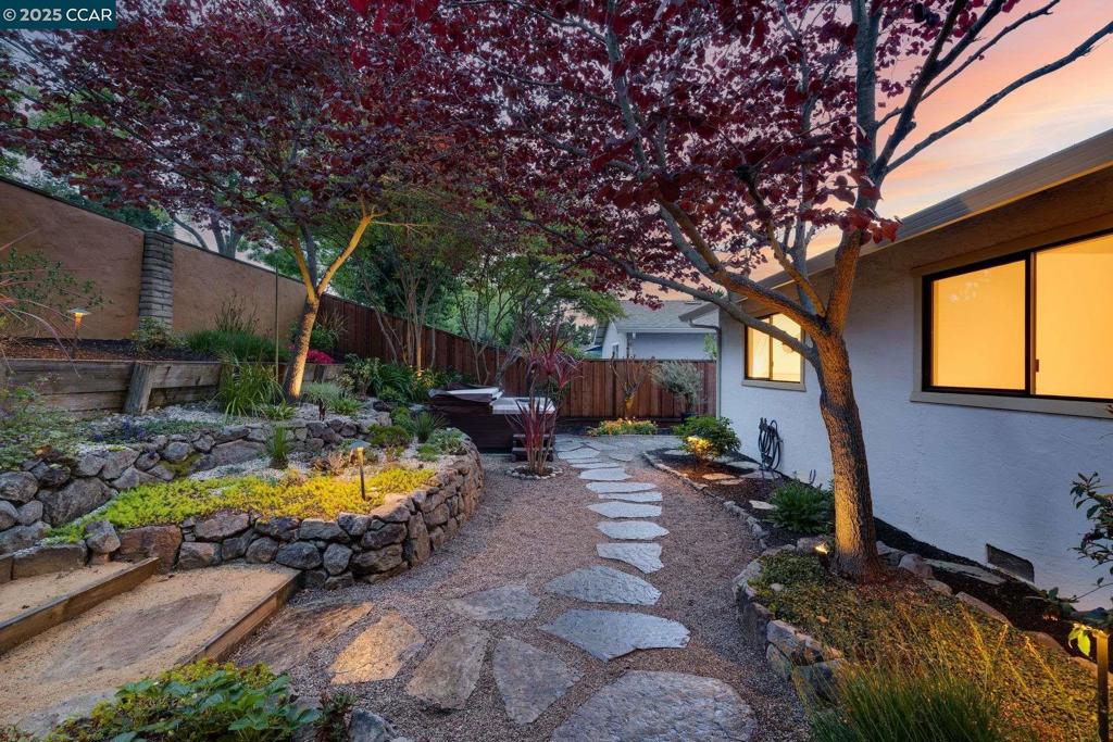 CLAY. VLY HIGHL. - Residential