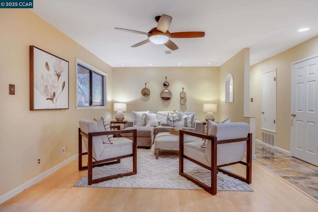 CLAY. VLY HIGHL. - Residential