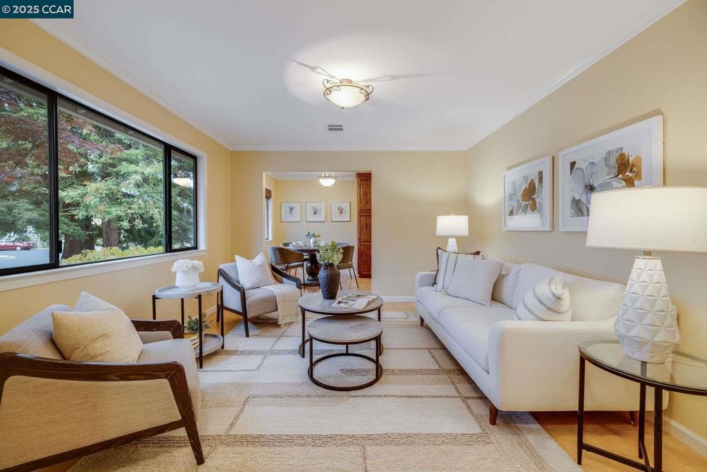 CLAY. VLY HIGHL. - Residential