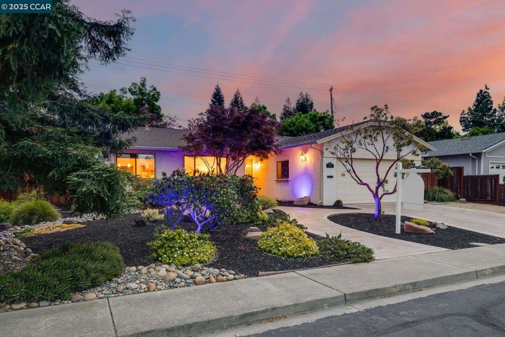 CLAY. VLY HIGHL. - Residential