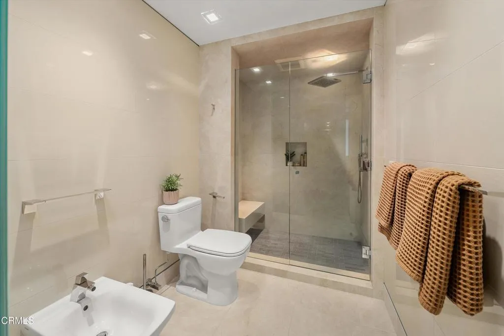 Montecito, California 93108, United States, 2 Bedrooms Bedrooms, ,2 BathroomsBathrooms,Residential,Active,195947