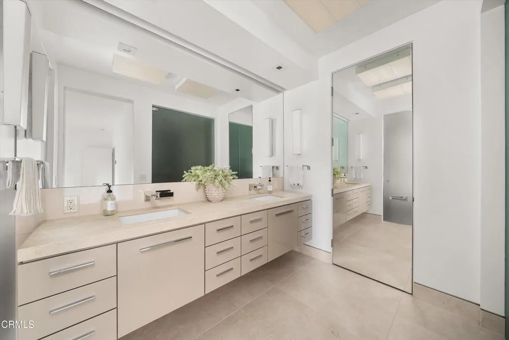 Montecito, California 93108, United States, 2 Bedrooms Bedrooms, ,2 BathroomsBathrooms,Residential,Active,195947