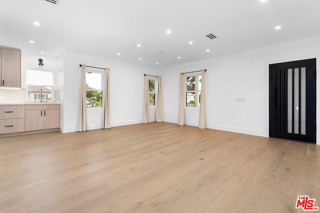 Properties 3 1901 S Point View Street