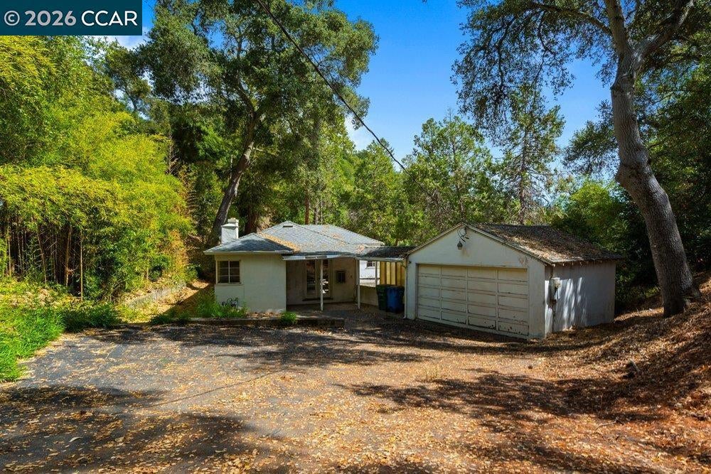 34 La Campana Rd
