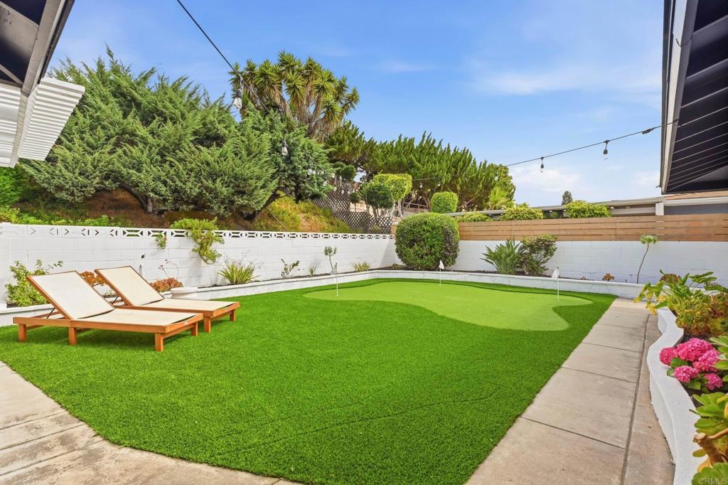 952 La Tierra Drive