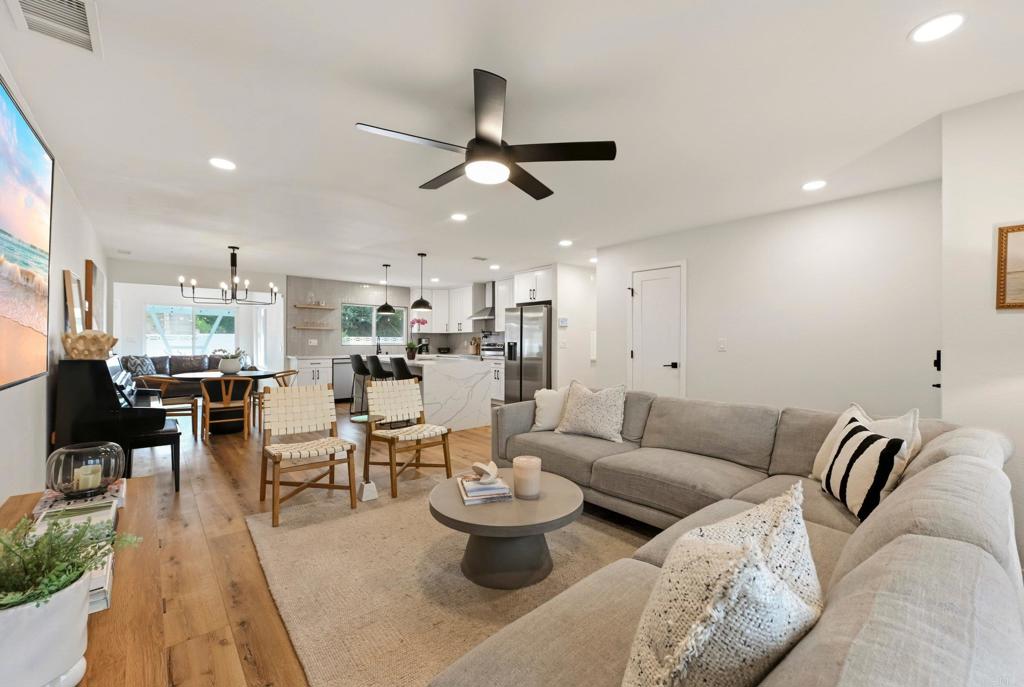952 La Tierra Drive