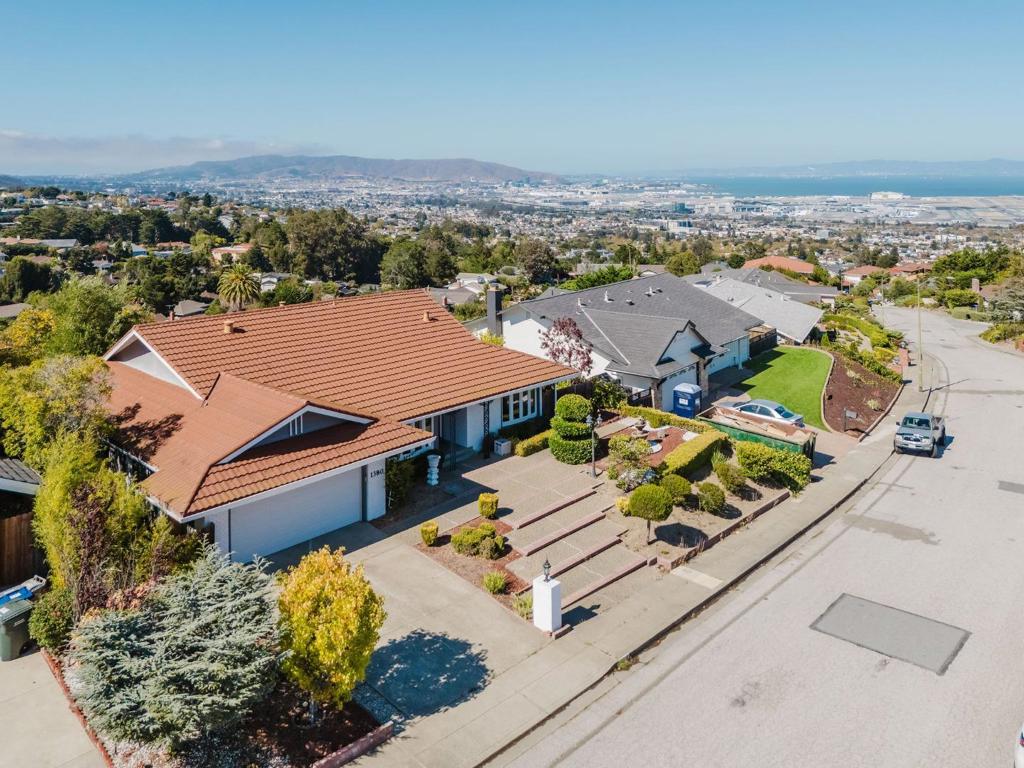 1380 Manzanita Drive