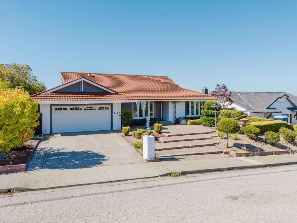 1380 Manzanita Drive