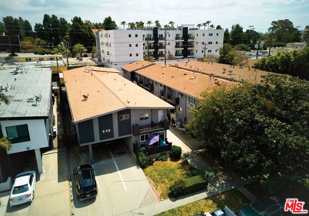 648 N Hayworth Avenue