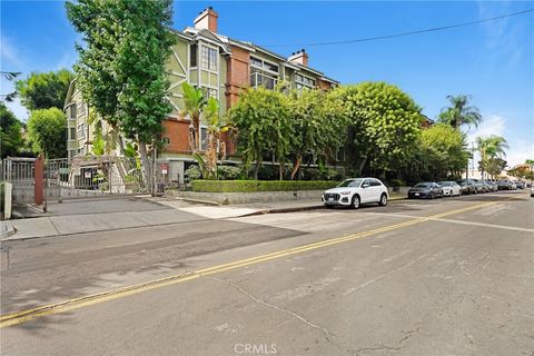 Photo of 18324 Clark St #119, Tarzana, CA 91356 (MLS # SR25227909)