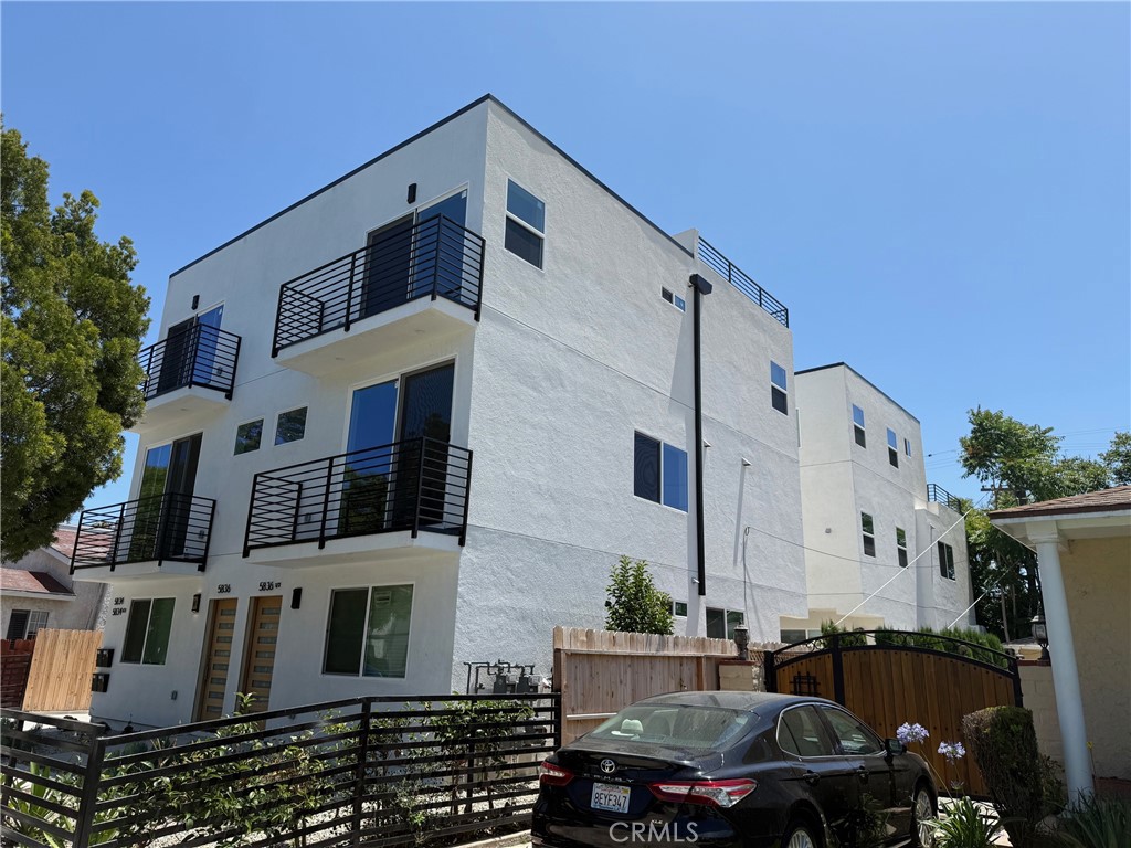 Brand new 2024 construction 4-unit building in the desirable West Adams/Baldwin Hills area, just minutes from Culver City! This stunning multi-family property features three 4-bedroom, 3-bath units and one 3-bedroom, 3-bath unit, with a total living area of 5,366 sq ft on a 5,002 sq ft lot. Each unit is beautifully finished with shaker-style kitchens, laminate wood flooring, central A/C, private rooftop access, and solar panels for energy efficiency. Plenty of parking and located on a beautiful residential street. Perfect for investors or owner-users. Live in one and rent out the rest, or enjoy strong rental income from all four units. Great location near shopping, restaurants, and major freeways. A rare turnkey opportunity!